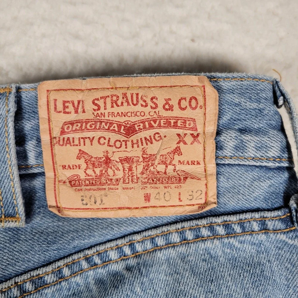 Levi's 501 Original Fit Jeans Mens 40x32 Light Wash Blue Straight Button Fly